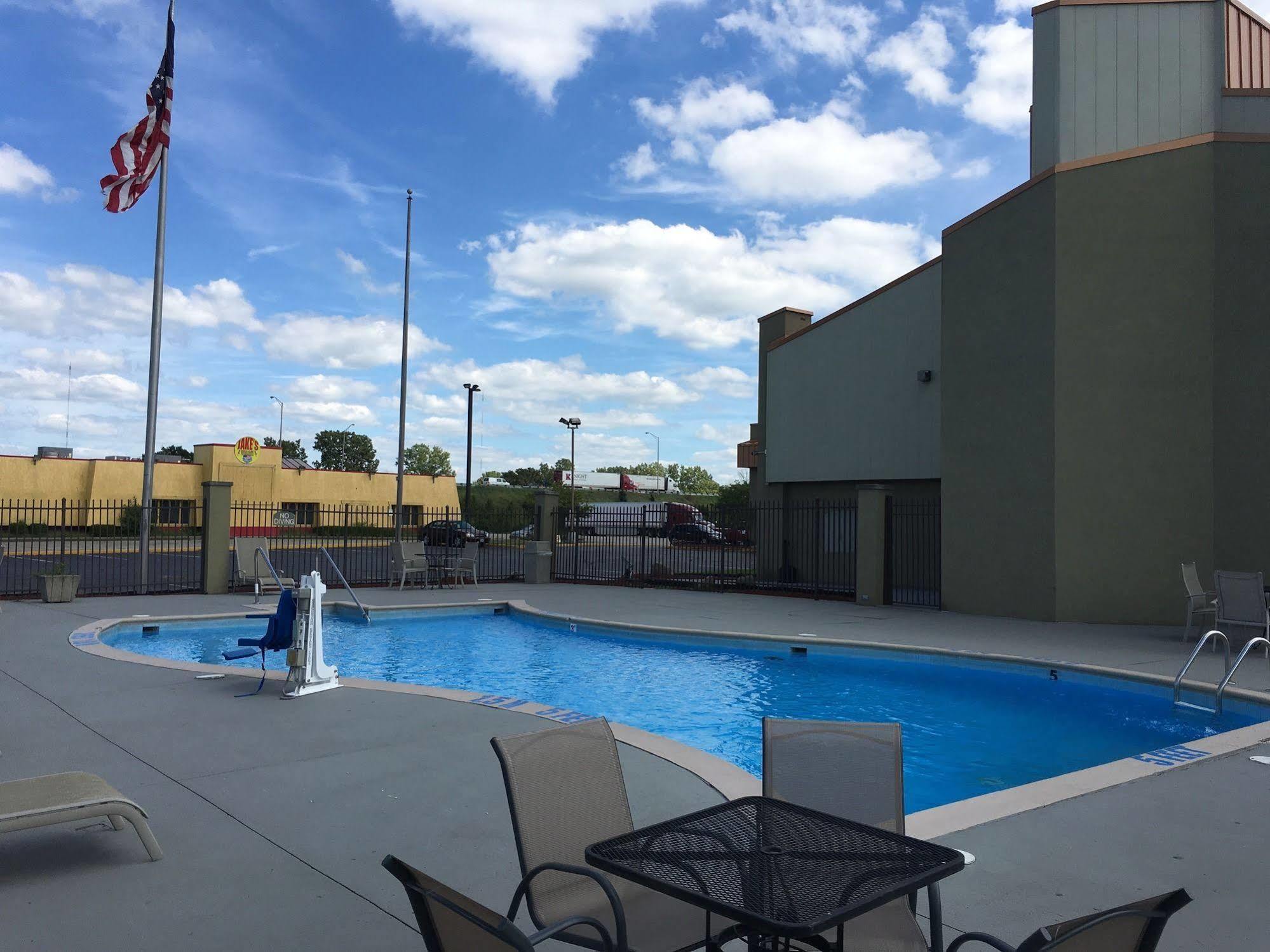 Country Inn & Suites By Radisson, Indianapolis East, In Esterno foto